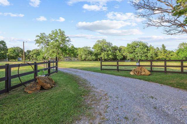 1045 Middle Road, Denison, TX 75021