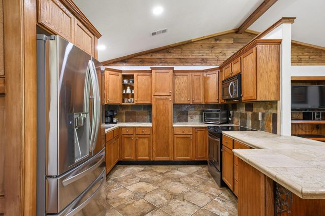 1045 Middle Road, Denison, TX 75021