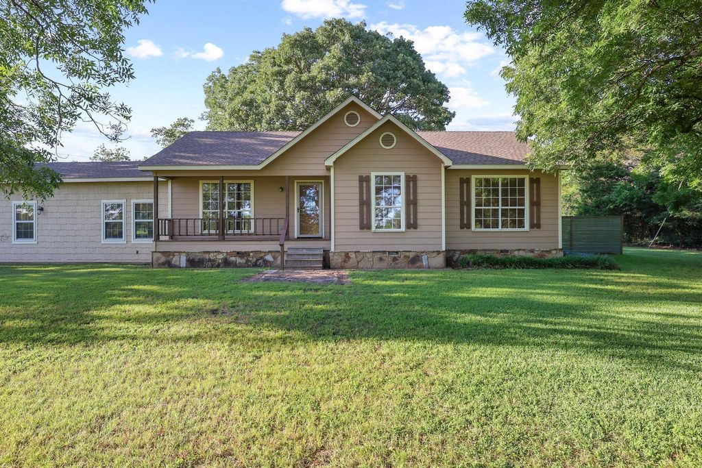 1045 Middle Road, Denison, TX 75021