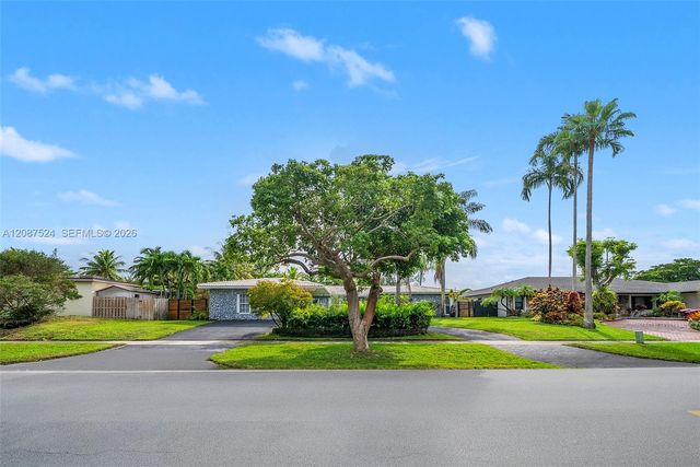 19885 NE 22nd Avenue, Miami, FL 33180