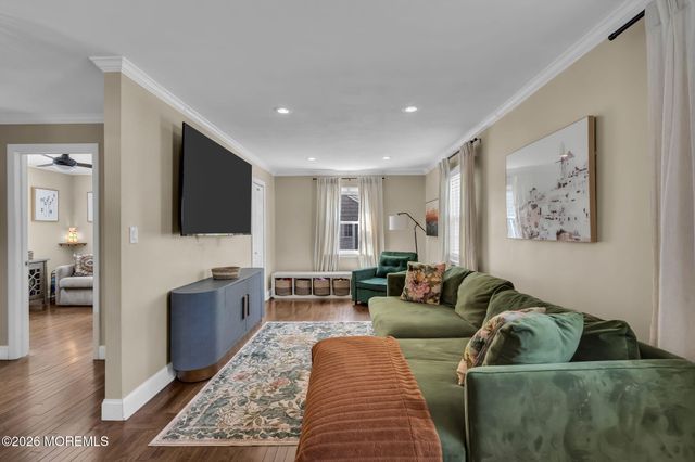 52 Thomas Avenue, Shrewsbury Boro, NJ 07702