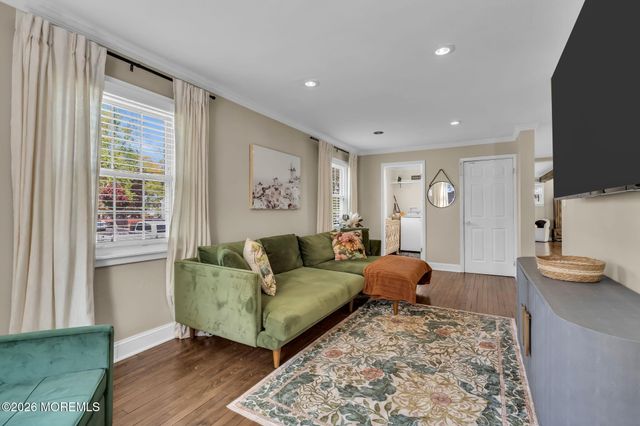 52 Thomas Avenue, Shrewsbury Boro, NJ 07702