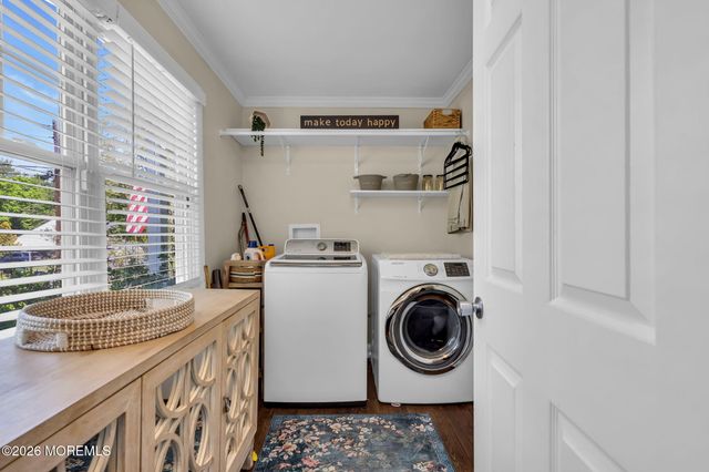 52 Thomas Avenue, Shrewsbury Boro, NJ 07702