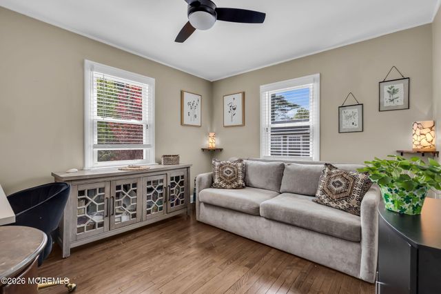 52 Thomas Avenue, Shrewsbury Boro, NJ 07702
