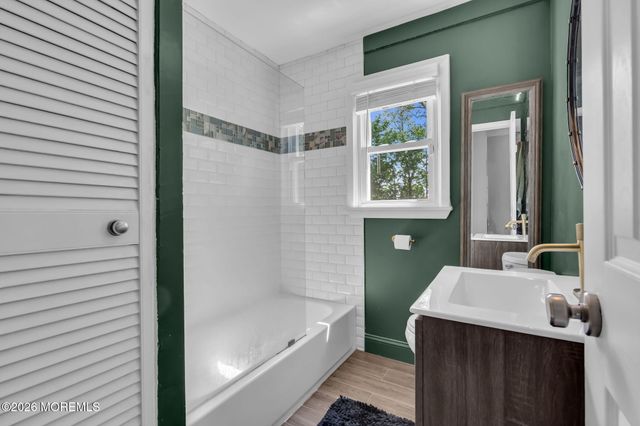 52 Thomas Avenue, Shrewsbury Boro, NJ 07702
