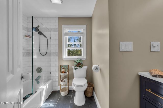52 Thomas Avenue, Shrewsbury Boro, NJ 07702