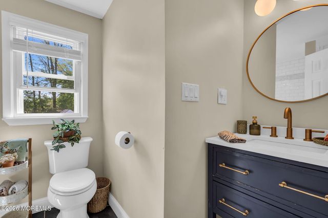 52 Thomas Avenue, Shrewsbury Boro, NJ 07702