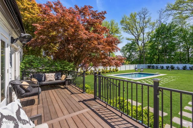 52 Thomas Avenue, Shrewsbury Boro, NJ 07702