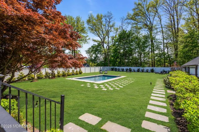 52 Thomas Avenue, Shrewsbury Boro, NJ 07702