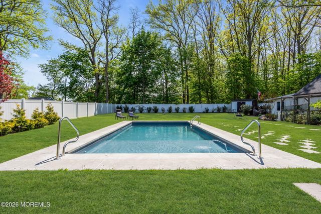 52 Thomas Avenue, Shrewsbury Boro, NJ 07702