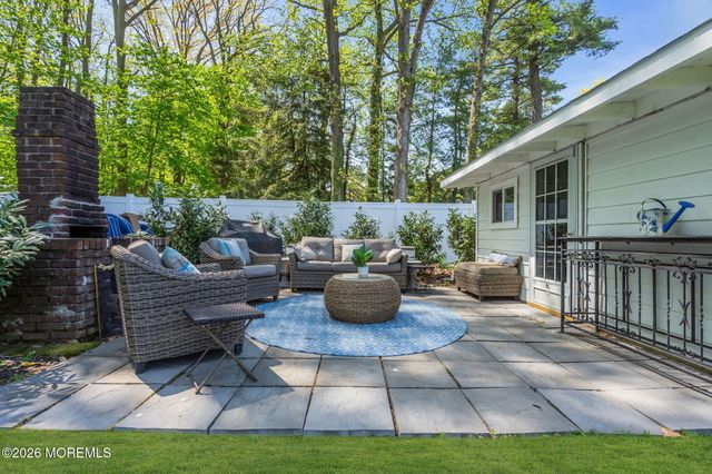 52 Thomas Avenue, Shrewsbury Boro, NJ 07702