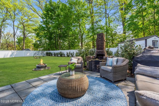52 Thomas Avenue, Shrewsbury Boro, NJ 07702