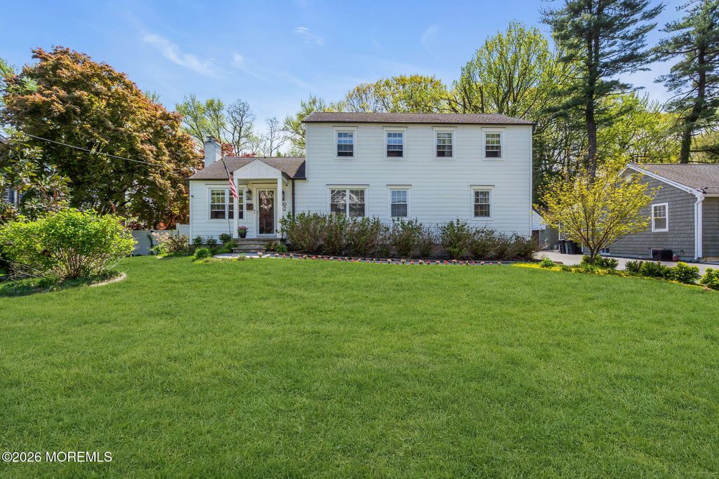 52 Thomas Avenue, Shrewsbury Boro, NJ 07702