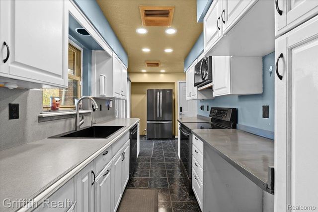 1044 W Rowland Street, Mundy Township, MI 48507