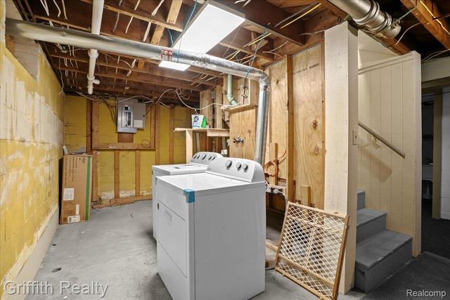 1044 W Rowland Street, Mundy Township, MI 48507