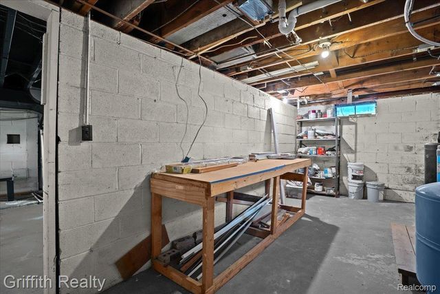 1044 W Rowland Street, Mundy Township, MI 48507