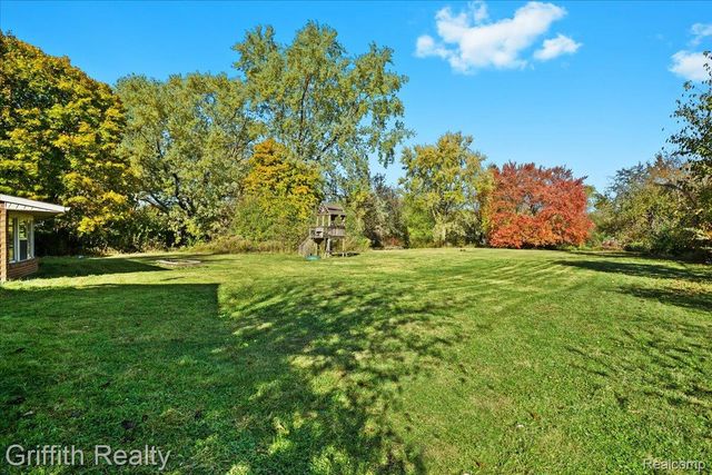 1044 W Rowland Street, Mundy Township, MI 48507