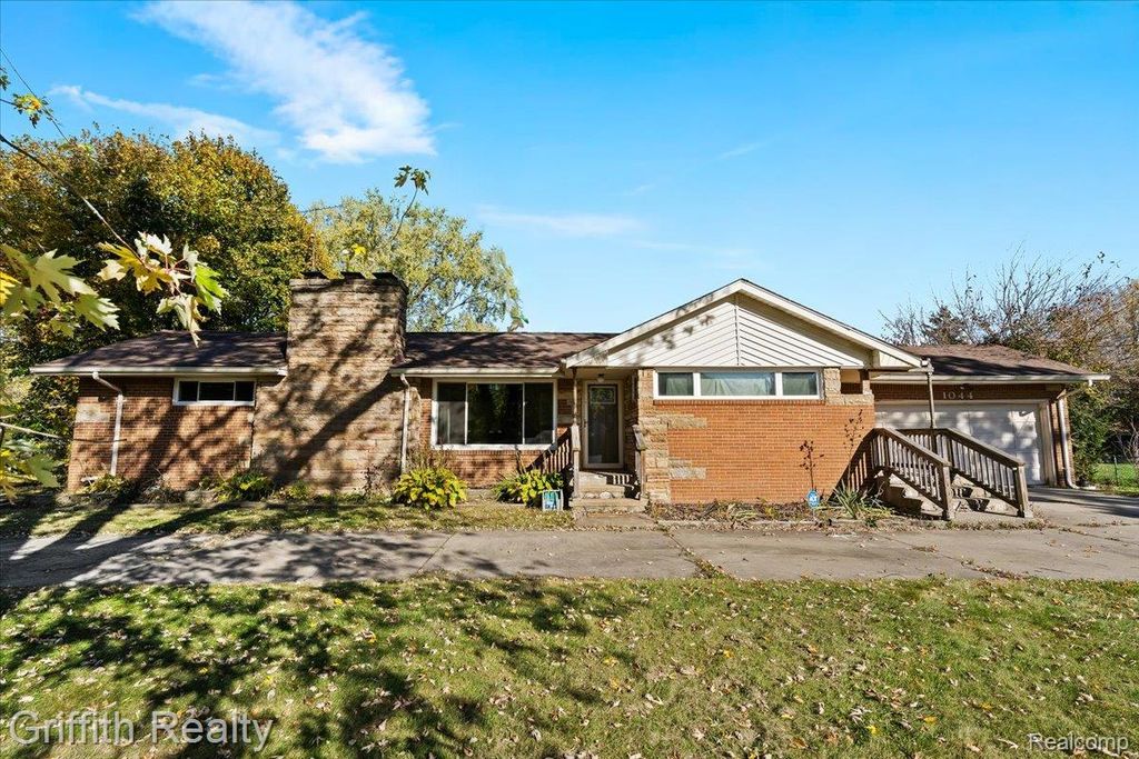 1044 W Rowland Street, Mundy Township, MI 48507