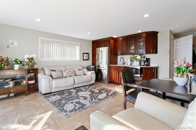 255 Delaware Avenue, Island Park, NY 11558