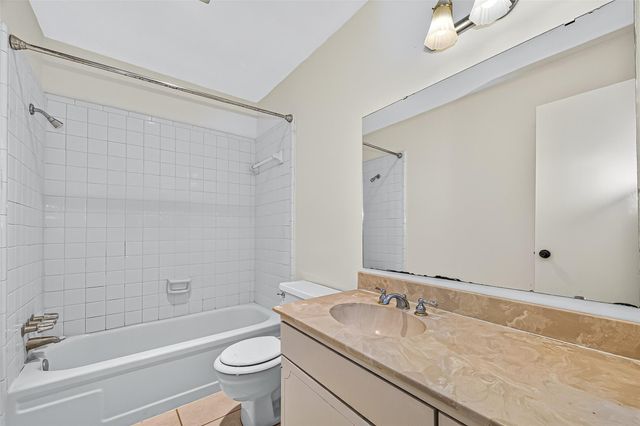 830 Threadneedle Street 240, Houston, TX 77079