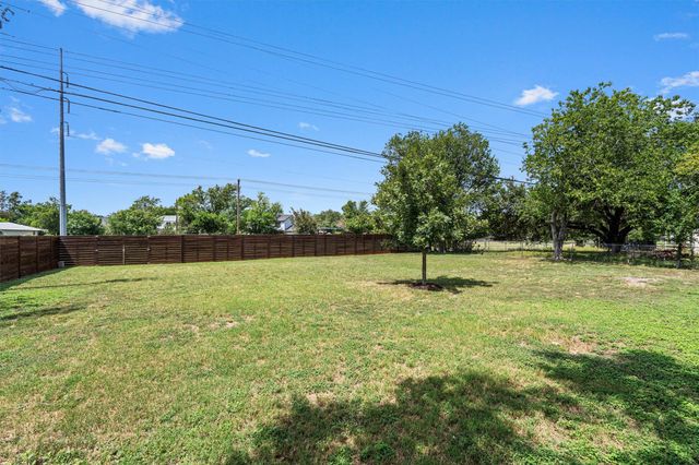 1700 Deep Wood DR, Round Rock, TX 78681