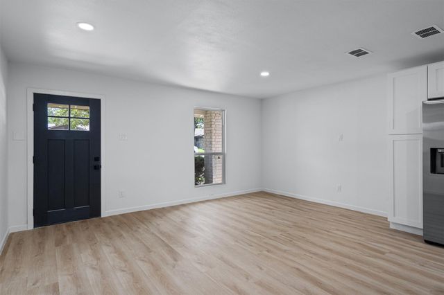 1700 Deep Wood DR, Round Rock, TX 78681