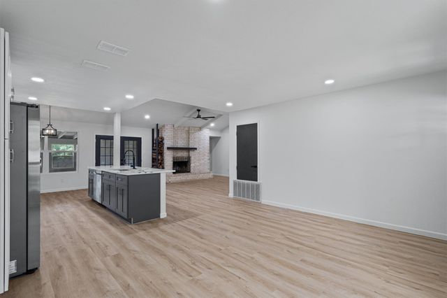 1700 Deep Wood DR, Round Rock, TX 78681