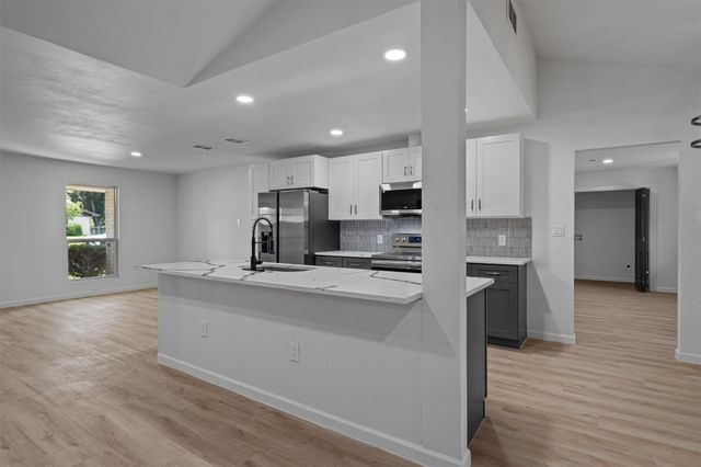 1700 Deep Wood DR, Round Rock, TX 78681