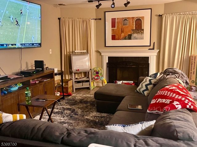 3 Quartz Ln 3, Paterson City, NJ 07501