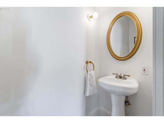 132 Ne COOK St, Portland, OR 97212