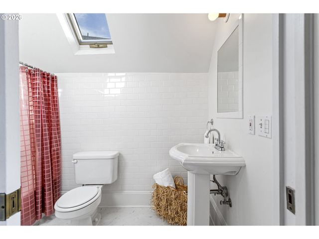 132 Ne COOK St, Portland, OR 97212