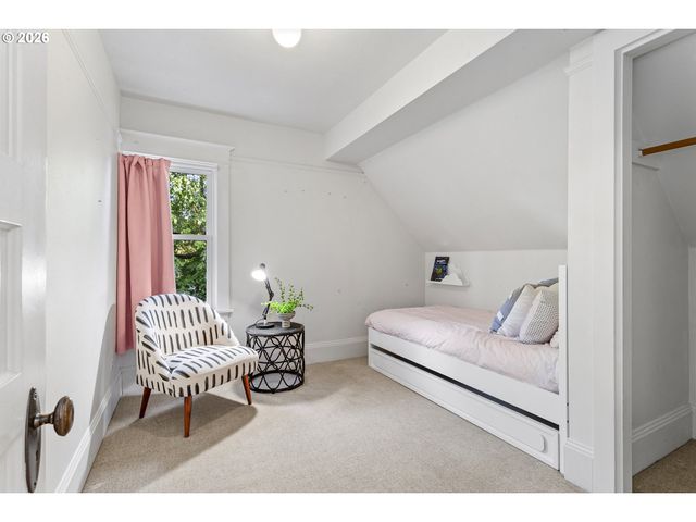 132 Ne COOK St, Portland, OR 97212