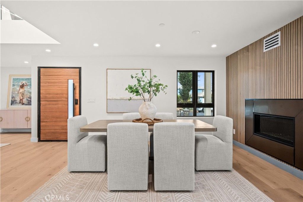 Image 11 of property listing at 2843 Stoner, Los Angeles, CA 90064