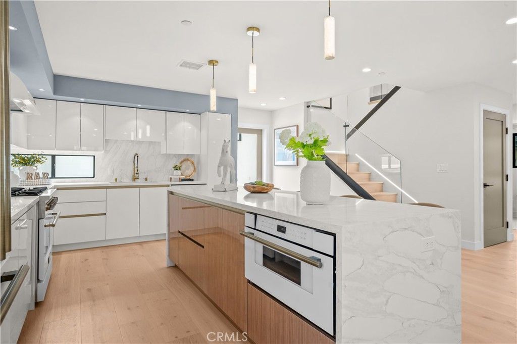Image 14 of property listing at 2843 Stoner, Los Angeles, CA 90064