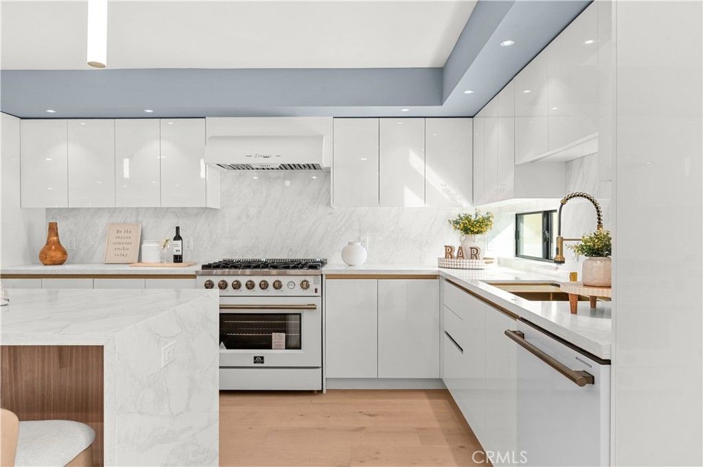 Image 16 of property listing at 2843 Stoner, Los Angeles, CA 90064