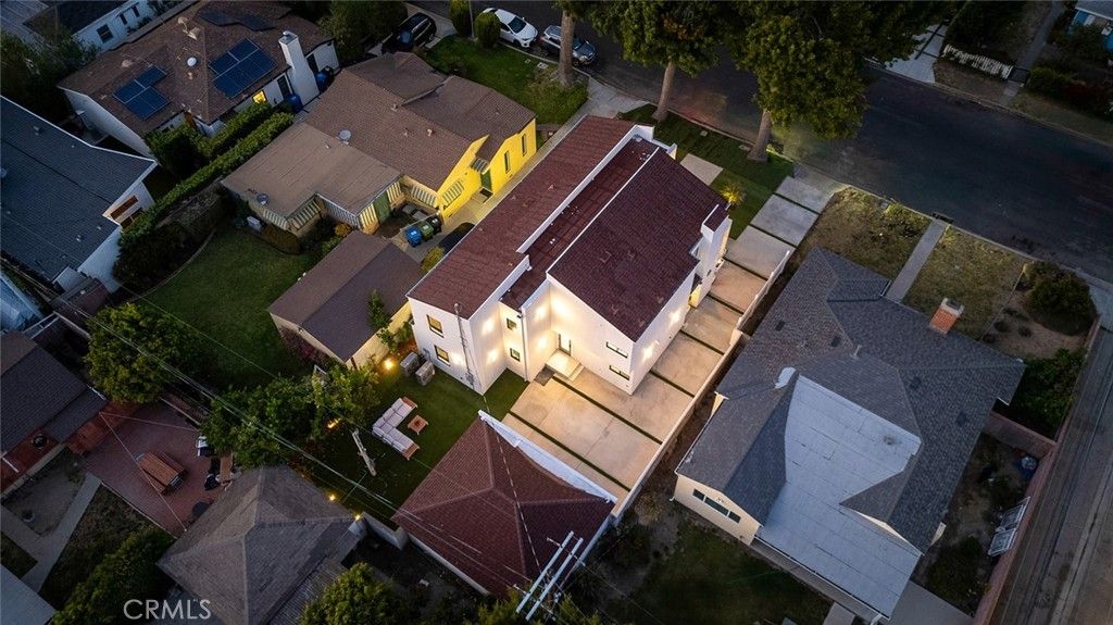 Image 4 of property listing at 2843 Stoner, Los Angeles, CA 90064