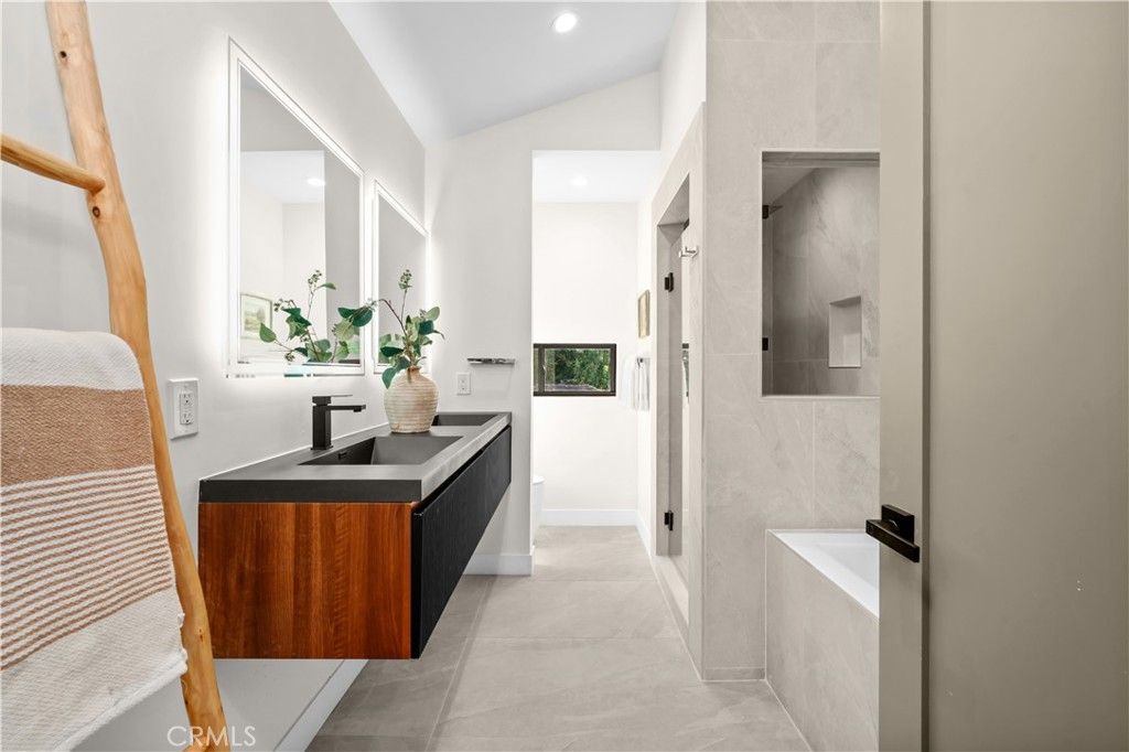 Image 40 of property listing at 2843 Stoner, Los Angeles, CA 90064
