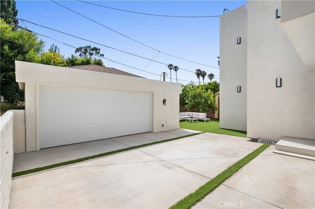 Image 59 of property listing at 2843 Stoner, Los Angeles, CA 90064