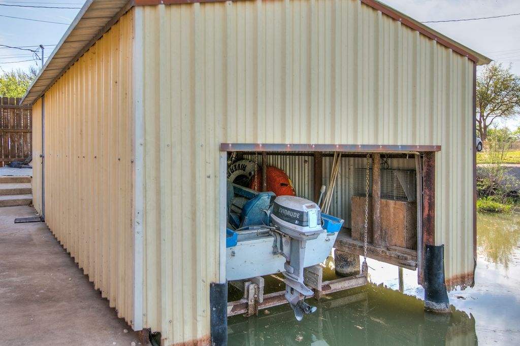 Image 16 of property listing at 1510 Loop Drive, San Angelo, TX 76904