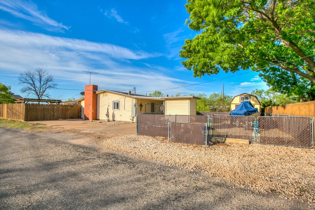 Image 3 of property listing at 1510 Loop Drive, San Angelo, TX 76904