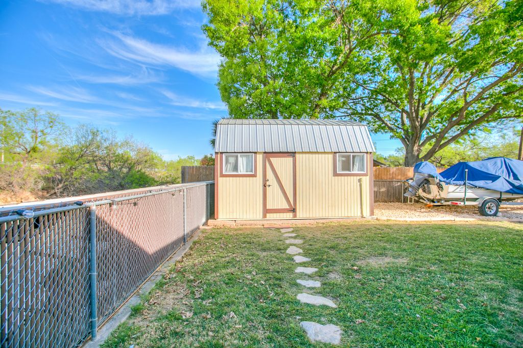 Image 7 of property listing at 1510 Loop Drive, San Angelo, TX 76904