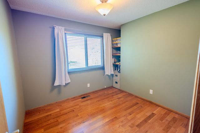 9142 Lanewood Lane N, Maple Grove, MN 55369