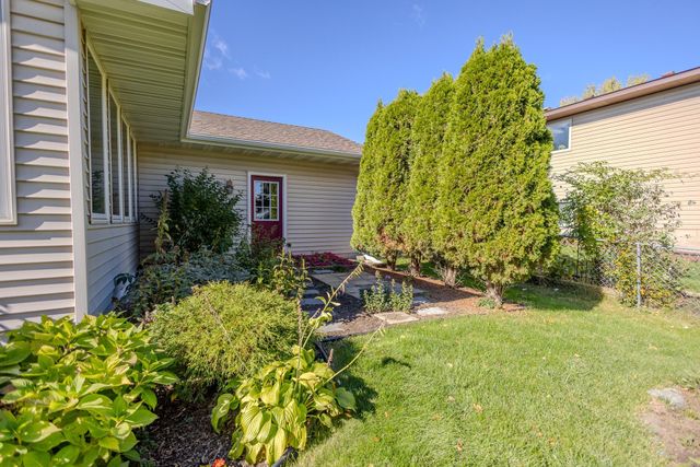 9142 Lanewood Lane N, Maple Grove, MN 55369