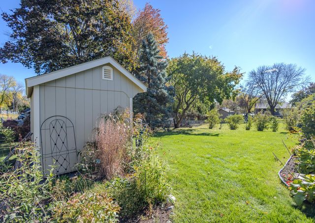 9142 Lanewood Lane N, Maple Grove, MN 55369