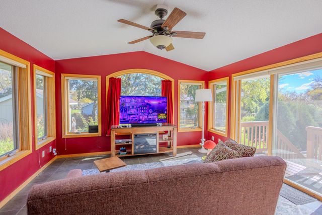 9142 Lanewood Lane N, Maple Grove, MN 55369