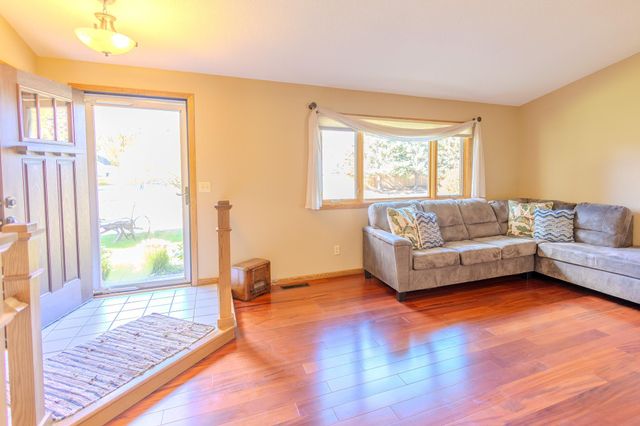 9142 Lanewood Lane N, Maple Grove, MN 55369