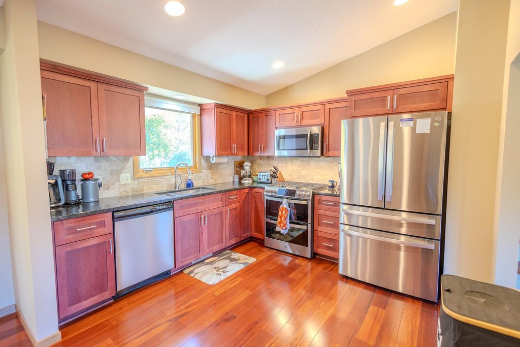 9142 Lanewood Lane N, Maple Grove, MN 55369 — photo 2