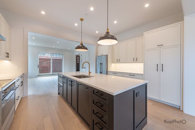901 W Cullerton Street 1, Chicago, IL 60608
