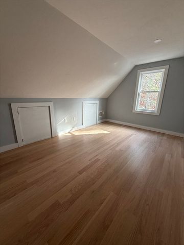 35 Claulise Ln, Mashpee, MA 02649