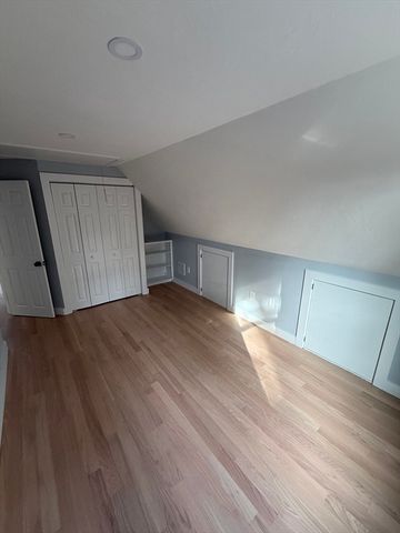 35 Claulise Ln, Mashpee, MA 02649